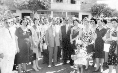 En la foto: Isa Musa Brahim, Faride Sus de Brahim, Olga de Borda, el Embajador de la RAU, Mena Elcure, Lucía de Brahim, Faride Brahim, Martha Canal de Seade y Bille de Saad. Archivo