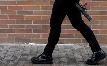 Estas redes envían a jóvenes que hayan prestado servicio militar, sepan manejar armas o tengan experiencia criminal. Pero, sin antecedentes judiciales. Colprensa