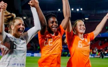 Liza van der Most (centro). Twitter