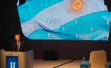 Macri enfrenta presiones para enderezar la economía de cara a las elecciones presidenciales, el país enfrenta un desempleo del 10,1 %. Archivo