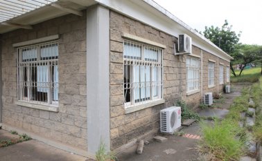 Los empleados están preocupados por la inseguridad. Aseguraron que en varias ocasiones han robado los aires acondicionados y la Alcaldía y la Policía no dan una respuesta oportuna. César Obando/La Opinión