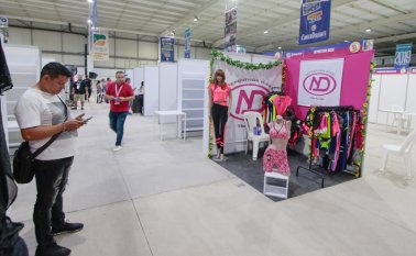 En un espacio de 1.600 metros cuadrados se ubicaron los 100 stand de los expositores para que exhiban sus productos.
 Mario Franco
