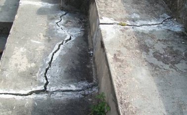 Agrietamiento en el colegio Perpetuo Socorro. La Opinión