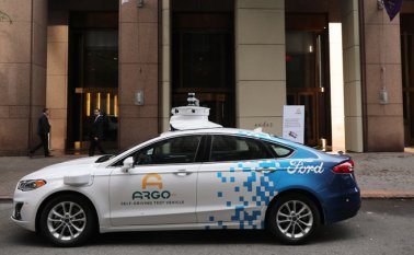 La inversión de Volkswagen valoriza a Argo AI en más de 7.000 millones de dólares y permitirá a Ford aprovechar tecnología de su competidor alemán para comercializar "al menos un" vehículo de alto volumen completamente eléctrico en Europa a partir de 2023. AFP