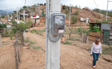 Por medio de la instalación de 1,4 kilómetros de red y 13 transformadores ecológicos que funcionan con aceite vegetal. César Obando/La Opinión