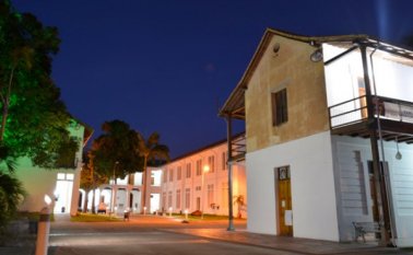Biblioteca pública Julio Pérez Ferrero. La Opinión