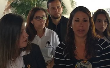 La abogada del caso y la madre del joven se refirieron a la situación que, aseguran, se viene presentando. La Opinión