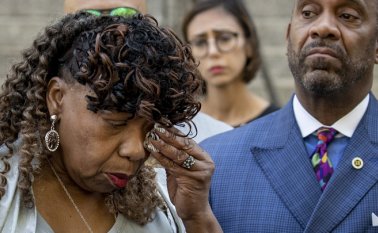 No me siento muy bien ahora. Pero aún tengo esperanzas", dijo a la prensa Gwen Carr, la madre de Garner. AFP