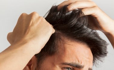 Si busca evitar que se le caiga el pelo, lo mejor es recurrir a las frutas. Freepik.es