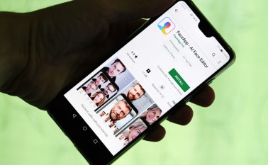 FaceApp fue lanzada hace dos años, pero se hizo viral recientemente luego de que las fotos de famosos retocadas con su filtro de envejecimiento inundaran las redes sociales. AFP