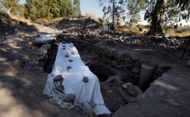 Las excavaciones, que comenzaron hace dos años, sacaron a la luz un pueblo romano, con "cerámica, monedas, vajilla de piedra dura característica de los hogares judíos del siglo I", precisó el director de la exploración arqueológica. AFP