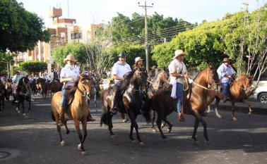 El cierre es a partir de la 1 de la tarde.  Archivo