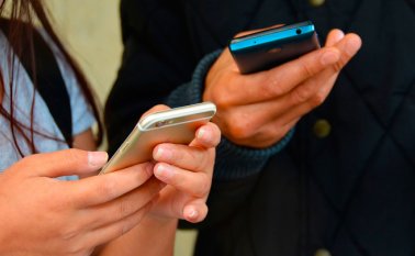 Las razones por las que los usuarios juegan en sus dispositivos móviles son varios, entre ellos: divertirse, relajarse, socializar, ganar dinero, por ejercicio mental, mejorar los reflejos y la concentración, e inclusive porque los hace sentirse más jóvenes. Pixabay