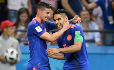 El Atlético de Madrid vincularía a James Rodríguez (izquierda) y el Galatasaray a Falcao. Archivo