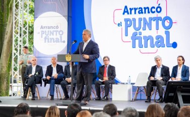 Duque también aseguró que la firma del Acuerdo de Punto Final, que es un paquete de medidas económicas que permitirán sanear las finanzas y pagar de las deudas del sistema de salud, es un hito en la reforma de este sector.
Colprensa