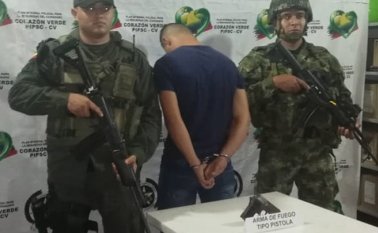 Deberá responder por el delito de fabricación, tráfico, porte o tenencia de armas de fuego. Policía Nacional