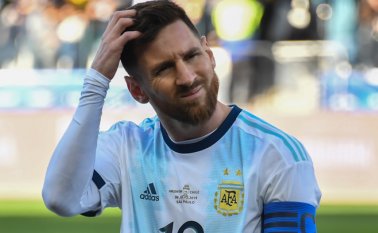 La suspensión privará al '10' de ser considerado por Argentina para la primera fecha de la eliminatoria sudamericana al Mundial Catar-2022.  AFP