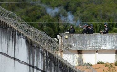 Por lo menos 16 de las personas asesinadas en la prisión de Altamira fueron decapitadas, según los informes de las autoridades policiales y carcelarias del país.
AFP