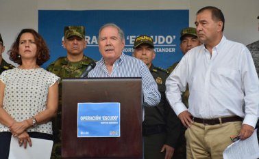 Rueda de prensa desde Cúcuta, de los ministros Guillermo Botero y Nancy Patricia Gutiérrez, del fiscal Fabio Espitia y de los comandantes del Ejército y la Policía. Tomada de Twitter