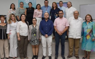 Fabiola Bohórquez, May González, Johana Mogrovejo, Islaine Pinzón, Juan Carlos Cortés, Xiomara Ramírez,Henry Peña y Valmore Bermúdez.Abajo: Yolanda Gallardo, María Gómez Ramírez, Neida Albornoz Arias, Michelle Calderón Ortega, Diego Armando Yáñez Meza, Oscar Eduardo Gualdrón Guerrero, Edgar Alan Niño Prato y Carmen Crissotenis Jaimes Galvis.
Cortesía