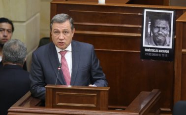 El propio Macías, por error, comentó sus intenciones sin apagar el micrófono de su puesto de presidente.
Colprensa