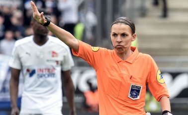 La francesa de 35 años estará asistida por otras dos mujeres. AFP