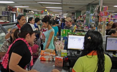 Los sectores de comercio y transporte, administración pública y defensa, actividades inmobiliarias e industrias manufactureras son los que más contribuirán al crecimiento económico de Colombia.
Archivo