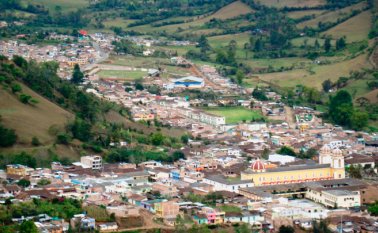 Las primeras versiones indican que la pequeña Lauren Helena habría sido raptada cerca de las 3:00 de la mañana del sábado en el barrio El Recuerdo sobre la carrera 9 casa número 427.  Colprensa
