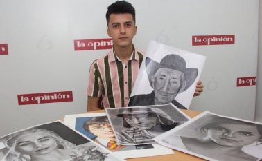 Un día dura Nixon haciendo un rostro. Mario Caicedo/La Opinión