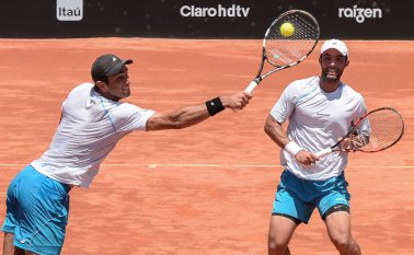 Robert Farah y Sebastián Cabal son la pareja número 1 del año y lideran la clasificación que entrega ocho cupos al Torneo de Maestros. Archivo