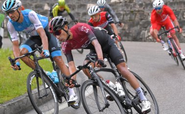 El ciclista colombiano Iván Ramiro Sosa ganó la tercera etapa y es el líder de la Vuelta a Burgos. Tomada de Twitter de Ineos