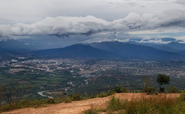 En Cúcuta está el cerro Tasajero, que forma parte de la cordillera oriental de Los Andes y está cubierto por un hermoso bosque tropical seco, más de 50 géneros y especies de flora habitan allí. Archivo