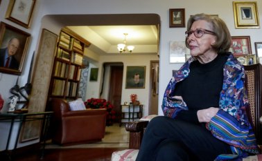 Gloria Pachón de Galán, la esposa del inmolado líder liberal, Luis Carlos Galán Sarmiento, acaba de lanzar un libro en el que cuenta detalles de su vida y su relación con el entonces candidato presidencial, asesinado en la plaza de Soacha, en 1989, en plena campaña electoral.
Colprensa