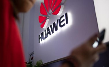 La prohibición es parte de una iniciativa lanzada por el presidente estadounidense Donald Trump para asediar a Huawei, que según funcionarios de su gobierno mantiene vínculos con la inteligencia china. AFP