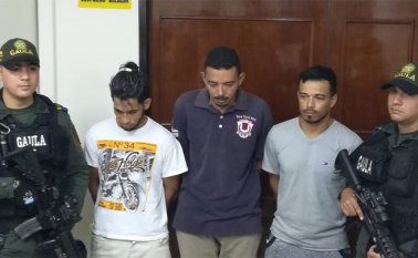 (De izquierda a derecha) Gabriel Alexander Guzmán, José Francisco Rivas Rivas y Eduardo Ramón Carreño extorsionaban a comerciantes y conductores en el área metropolitana de Cúcuta. Policía Nacional