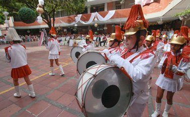 Los estudiantes de la banda marcial hicieron la apertura del acto de celebración.
Mario Franco