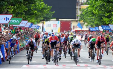 Este miércoles, en el recorrido de 170.7 km desde la locación de L’Eliana, llega el primer examen entre los favoritos al título con el final en alto en Observatorio Astrofísico de Javalambre. AFP