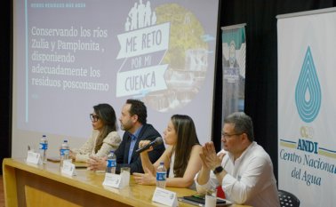 Andrea Yáñez, gerente de la Alianza Biocuenca; José Manuel Sandoval, director del Centro Nacional del Agua de la Andi; Sandra Milena Gómez, subdirectora de Recursos Naturales de Corponor; y Édgar Erazo, director de Grupo Retorna. Leonardo Favio Oliveros