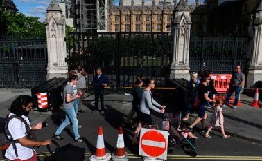 El primer ministro también sufrió un duro revés cuando la carismática líder de su Partido Conservador en Escocia, Ruth Davidson, contraria a una salida brutal de la UE, anunció su dimisión aduciendo motivos familiares y políticos. AFP