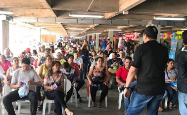 Los emprendedores de los barrios recibieron charlas de capacitación para combatir el contrabando desde sus negocios. La Opinión