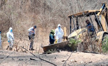En los últimos días se han descubierto miles de fosas comunes. AFP