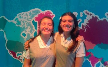 Ana María Jáuregui Contreras y Mariana Tarazona Lombada, estudiantes del Colegio Carmen Teresiano, representarán a Cúcuta en los Intercolegiales de Geografía Mapamundi 2019, a realizarse en noviembre en Bogotá. Cortesía