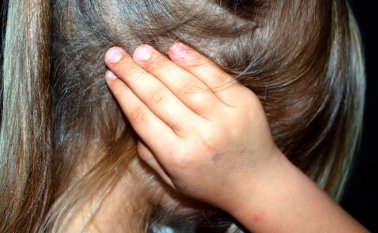 Para la Fiscalía, los involucrados “desde sus roles de administradores y trabajadores de los dos establecimientos comerciales, presuntamente presionaban a las jóvenes para que accedieran a cualquier pretensión sexual y las inducían al consumo de estupefacientes”.  Pixabay