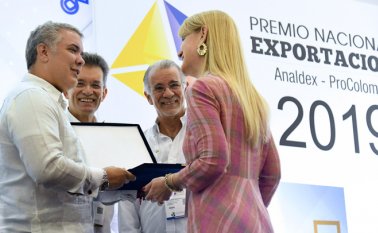 El presidente Duque, en la instalación del Congreso de Analdex en Barranquilla. Lo acompañan el presidente del gremio, Javier Díaz, y el gobernador del Atlántico, Eduardo Verano de la Rosa. Colprensa