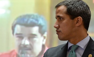 La Fiscalía ya mantiene varias causas contra Guaidó, el jefe del Parlamento reconocido como gobernante interino por medio centenar de países, enzarzado en un pulso por el poder con el presidente Nicolás Maduro desde enero. AFP