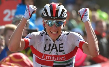 Pogacar y Roglic, al frente de la carrera, presentaron relevos que les permitieron llegar dentro de los primeros lugares. AFP