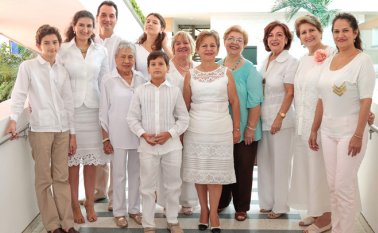 Jacobo Luna, María Cecilia de Machicado, David Luna, Cecilia Gamboa, María José Luna, Alejandro Luna, Yolanda Tolosa, Carlota Arias, Sandra Caicedo, Piedad Yáñez, María Cecilia Villamizar y María Lourdes Cote.
Mario Franco