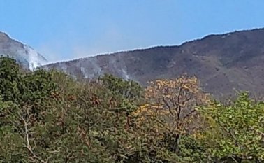 Así se ve la conflagración, desde el corregimiento La Garita, de Los Patios. Cortesía