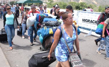 Para estabilizar la economía, los analistas señalan que aún faltan por salir tres millones de venezolanos. Archivo