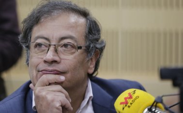El senador de la Colombia Humana señaló a cinco periodistas y comunicadores.  Colprensa